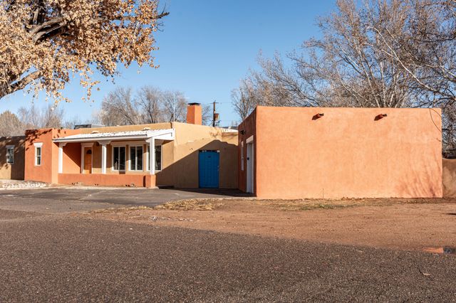 929 Stuart Road NW, Albuquerque, NM 87114