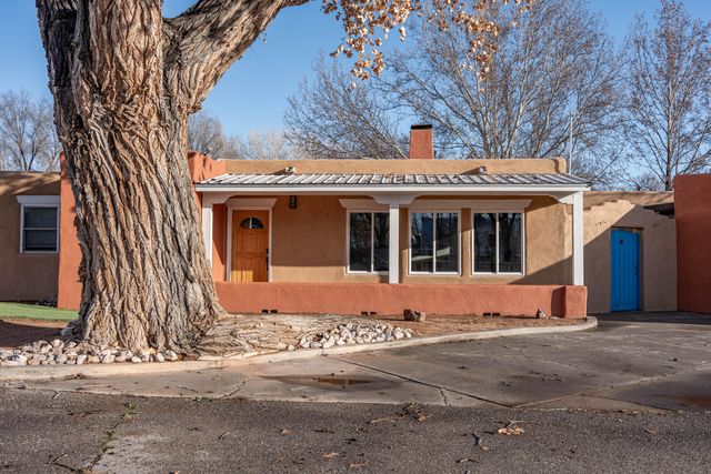 929 Stuart Road NW, Albuquerque, NM 87114