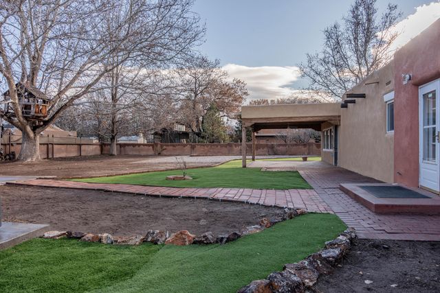 929 Stuart Road NW, Albuquerque, NM 87114