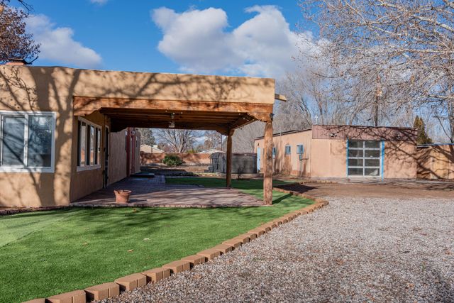 929 Stuart Road NW, Albuquerque, NM 87114