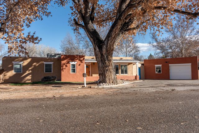 929 Stuart Road NW, Albuquerque, NM 87114