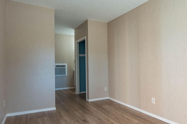 929 Stuart Road NW, Albuquerque, NM 87114