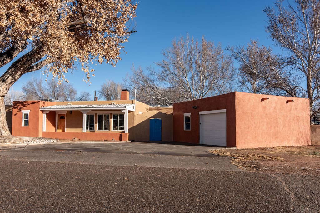 929 Stuart Road NW, Albuquerque, NM 87114