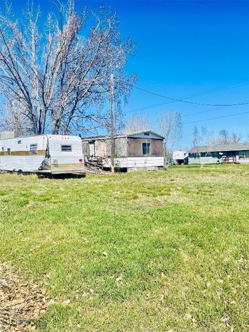 1314 Missouri Street, Chinook, MT 59523