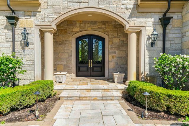 93 Hawley Woods Road, Barrington, IL 60010