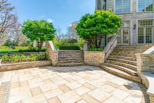 93 Hawley Woods Road, Barrington, IL 60010