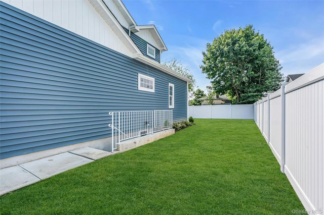 68 Caroline Street, Bethpage, NY 11714