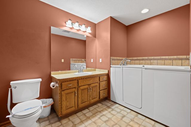 2082 Cowern Place E, North Saint Paul, MN 55109