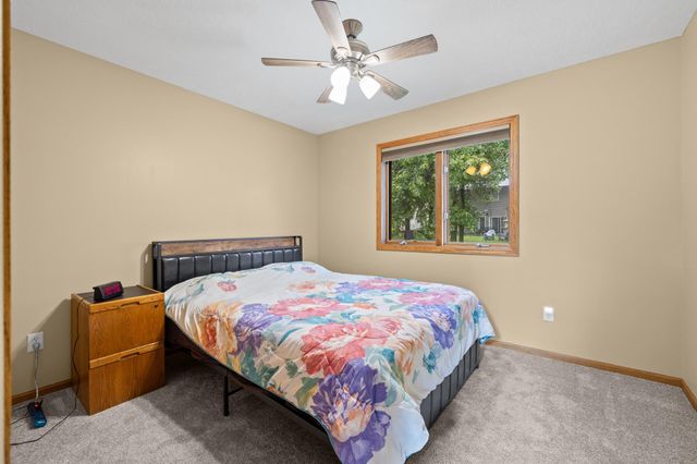 2082 Cowern Place E, North Saint Paul, MN 55109