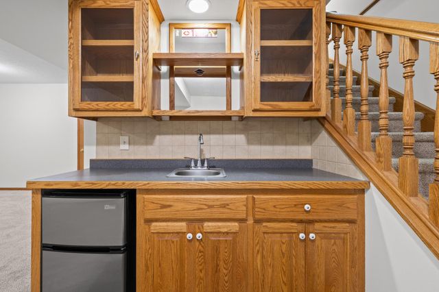 2082 Cowern Place E, North Saint Paul, MN 55109
