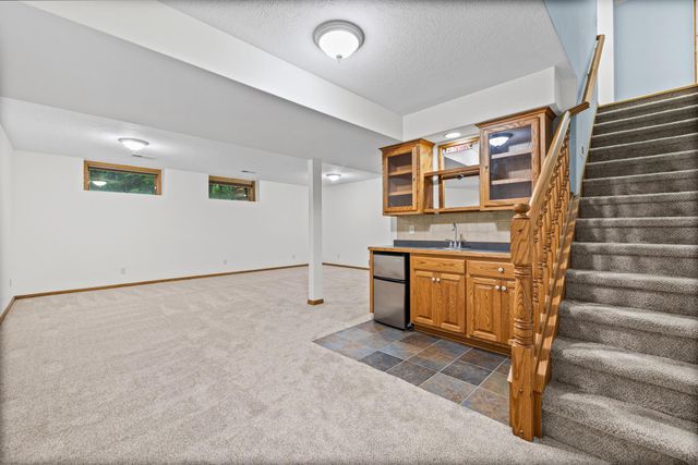 2082 Cowern Place E, North Saint Paul, MN 55109