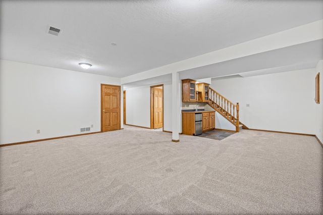 2082 Cowern Place E, North Saint Paul, MN 55109