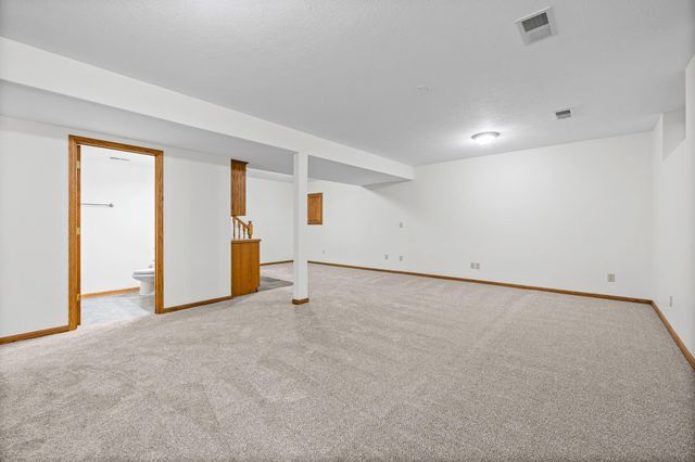 2082 Cowern Place E, North Saint Paul, MN 55109