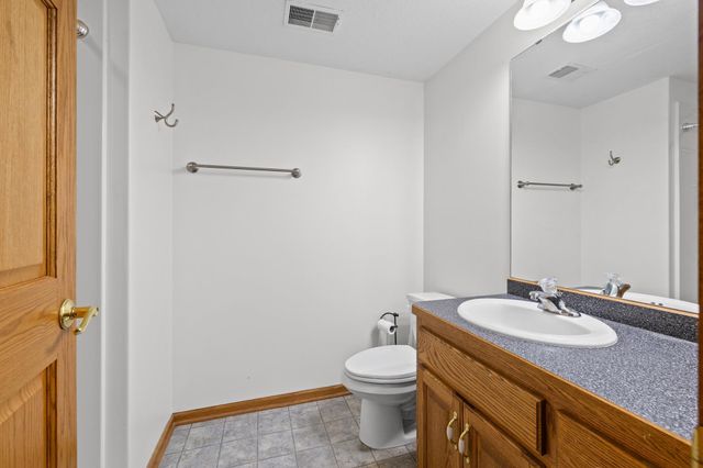 2082 Cowern Place E, North Saint Paul, MN 55109