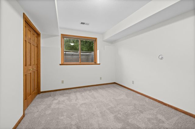 2082 Cowern Place E, North Saint Paul, MN 55109