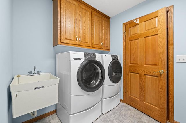 2082 Cowern Place E, North Saint Paul, MN 55109