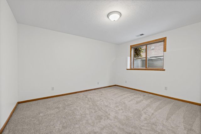 2082 Cowern Place E, North Saint Paul, MN 55109