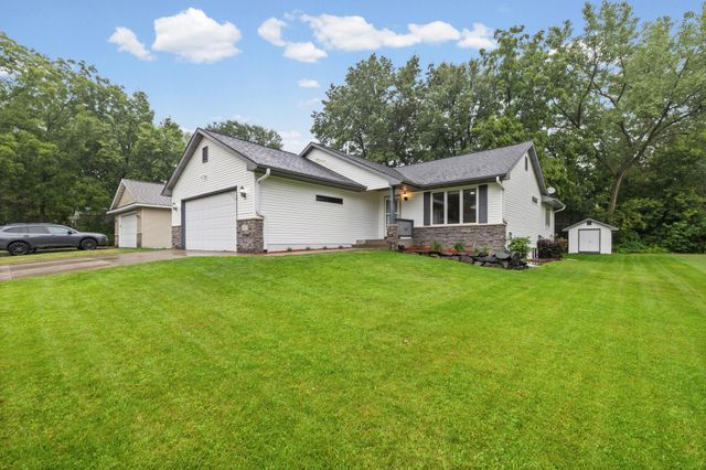 2082 Cowern Place E, North Saint Paul, MN 55109