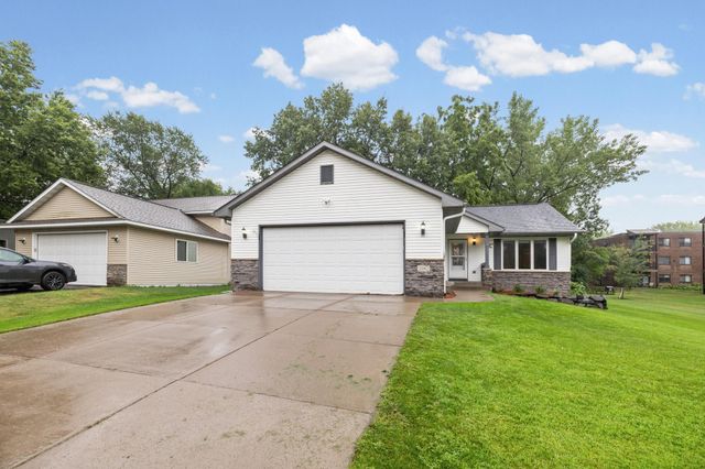 2082 Cowern Place E, North Saint Paul, MN 55109