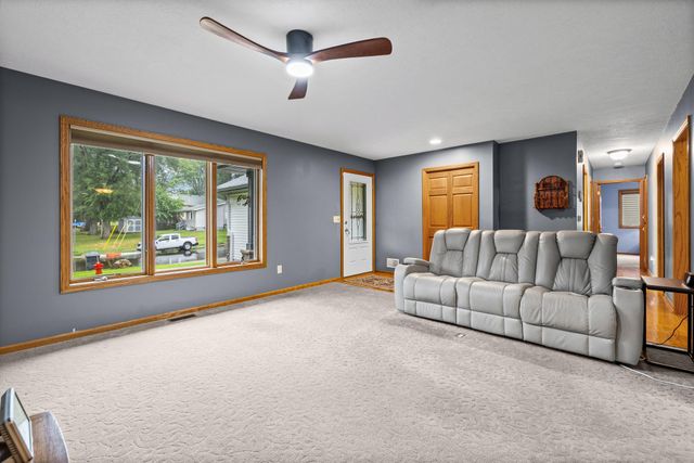2082 Cowern Place E, North Saint Paul, MN 55109