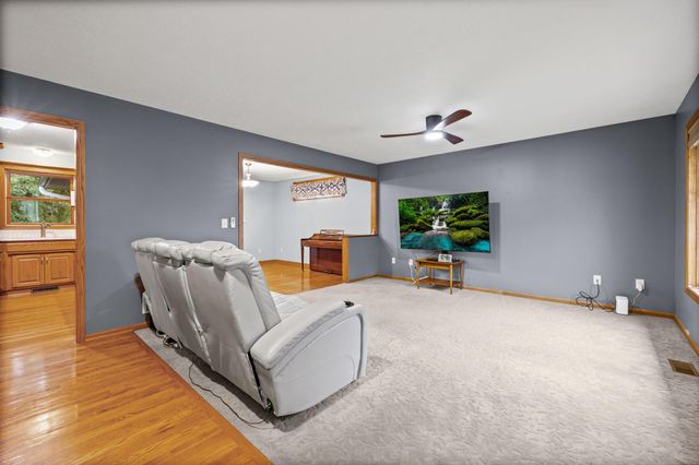 2082 Cowern Place E, North Saint Paul, MN 55109