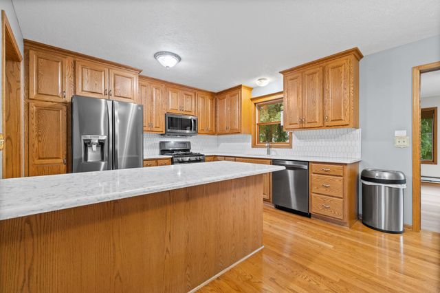 2082 Cowern Place E, North Saint Paul, MN 55109