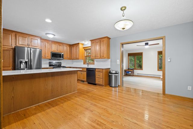 2082 Cowern Place E, North Saint Paul, MN 55109