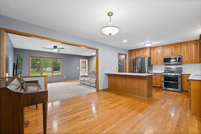 2082 Cowern Place E, North Saint Paul, MN 55109