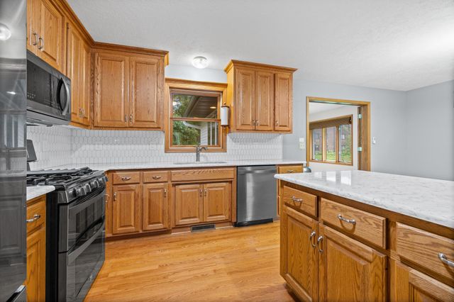 2082 Cowern Place E, North Saint Paul, MN 55109