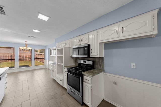 1445 Thunderbrook Drive, Desoto, TX 75115