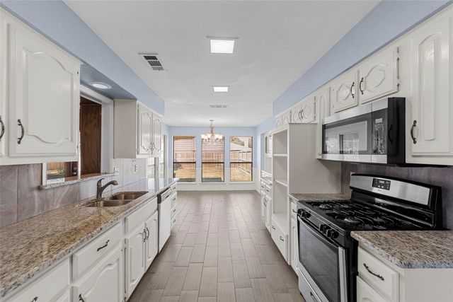 1445 Thunderbrook Drive, Desoto, TX 75115