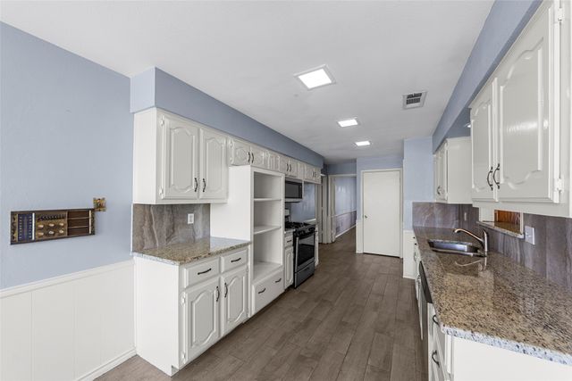 1445 Thunderbrook Drive, Desoto, TX 75115