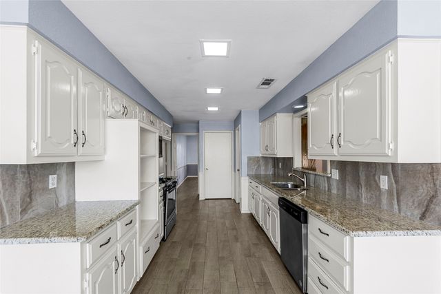 1445 Thunderbrook Drive, Desoto, TX 75115