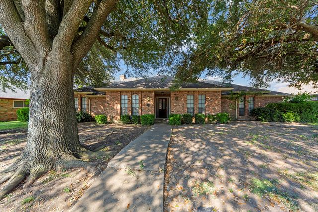 1445 Thunderbrook Drive, Desoto, TX 75115