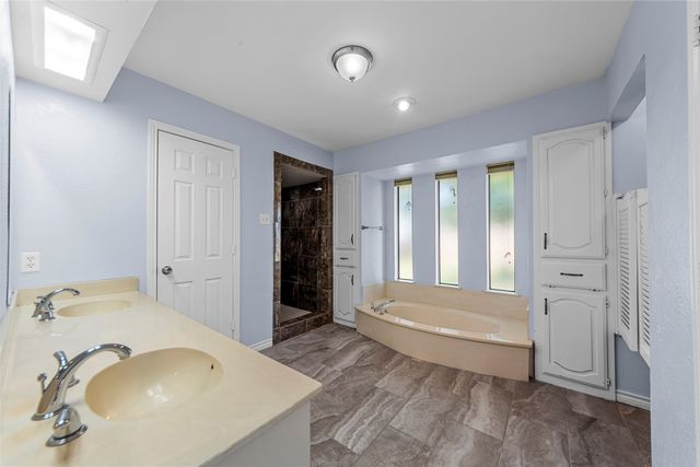 1445 Thunderbrook Drive, Desoto, TX 75115