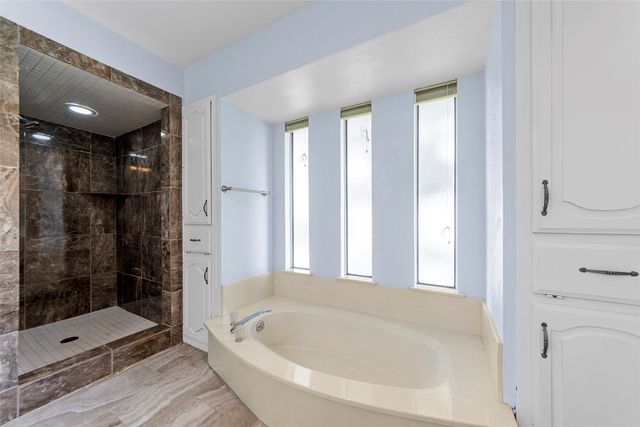 1445 Thunderbrook Drive, Desoto, TX 75115