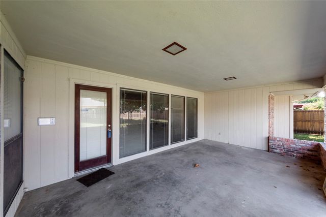 1445 Thunderbrook Drive, Desoto, TX 75115