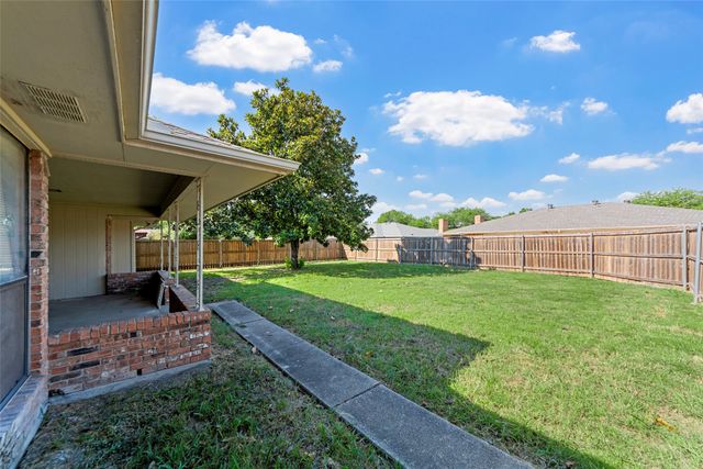 1445 Thunderbrook Drive, Desoto, TX 75115