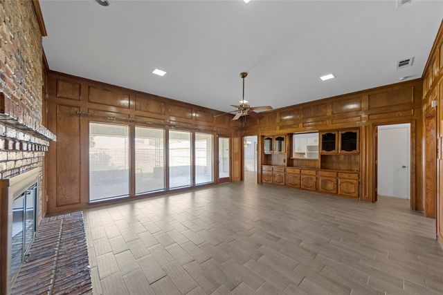 1445 Thunderbrook Drive, Desoto, TX 75115