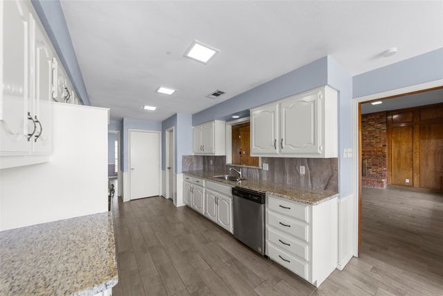 1445 Thunderbrook Drive, Desoto, TX 75115