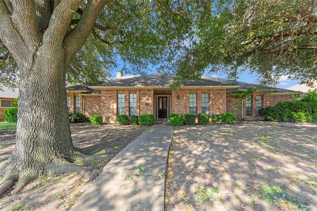 1445 Thunderbrook Drive, Desoto, TX 75115