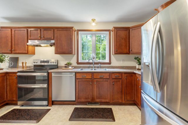 7 Westminster Lane, Auburn, NH 03032
