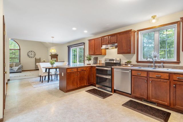 7 Westminster Lane, Auburn, NH 03032