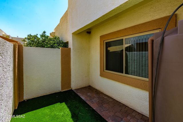 2833 S Full Moon Drive, Tucson, AZ 85713