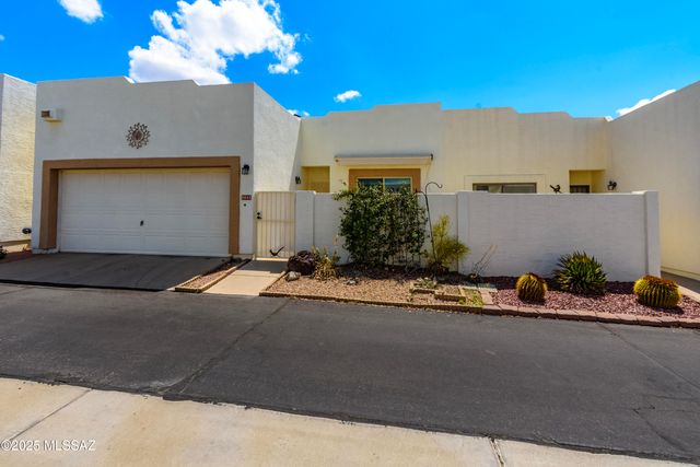 2833 S Full Moon Drive, Tucson, AZ 85713