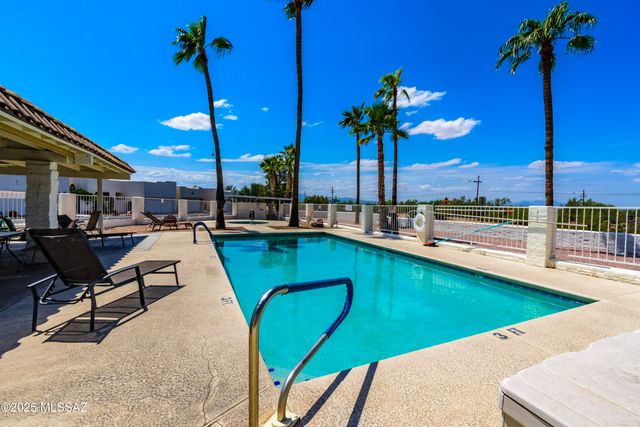 2833 S Full Moon Drive, Tucson, AZ 85713