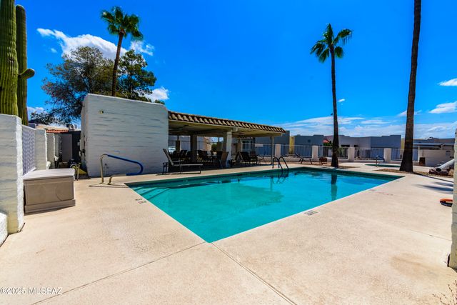 2833 S Full Moon Drive, Tucson, AZ 85713