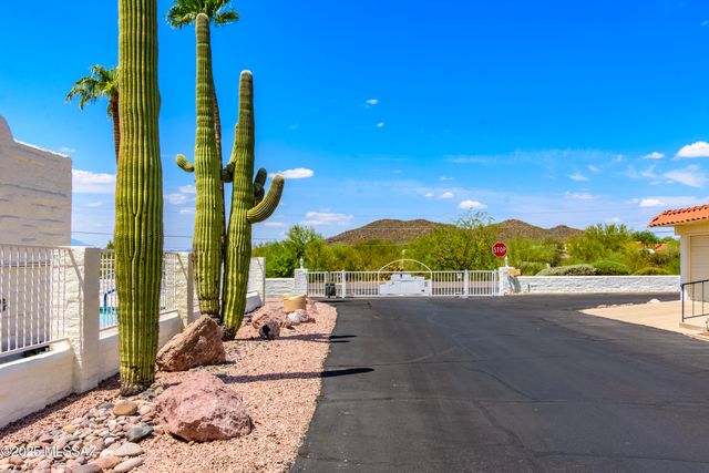 2833 S Full Moon Drive, Tucson, AZ 85713