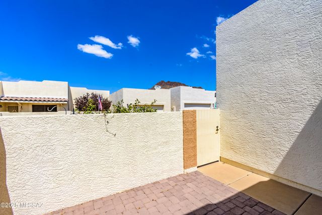 2833 S Full Moon Drive, Tucson, AZ 85713