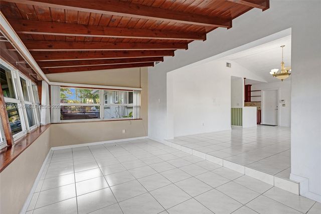 21120 NE 24th Ct, Miami, FL 33180